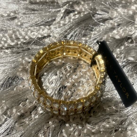 ANN TAYLOR RECTANGLE CRYSTAL STRETCH BRACELET - Picture 3 of 10